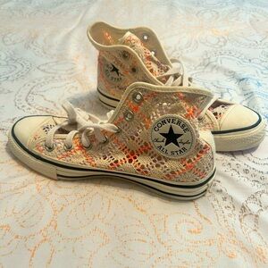 Converse All Stars high tops in a size 7